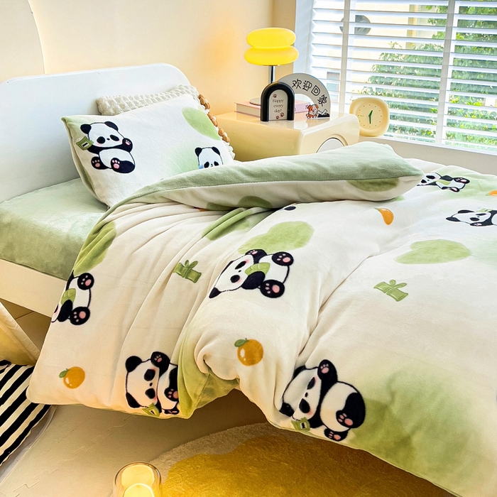 91家纺网 家纺一手货源 找家纺 鱼宝 2025新款小版牛奶绒幼儿园套件 熊猫宝贝