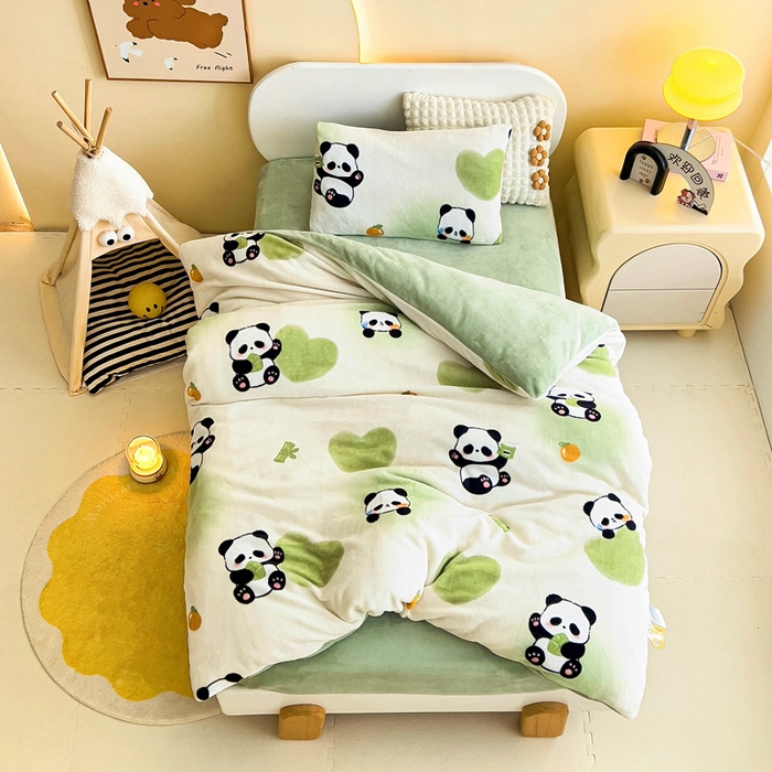 91家纺网 家纺一手货源 找家纺 鱼宝 2025新款小版牛奶绒幼儿园套件 熊猫宝贝