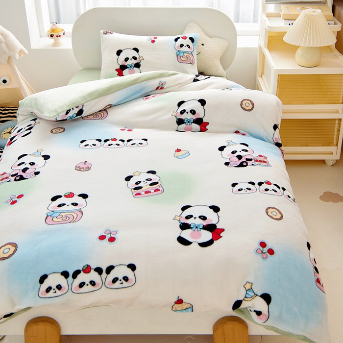 91家纺网 家纺一手货源 找家纺 鱼宝 2025新款小版牛奶绒幼儿园套件 熊猫甜甜