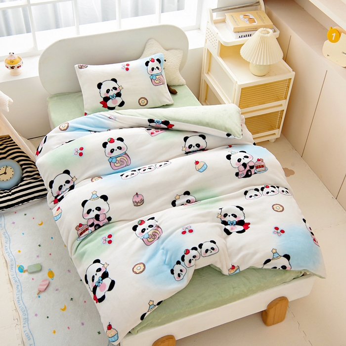 91家纺网 家纺一手货源 找家纺 鱼宝 2025新款小版牛奶绒幼儿园套件 熊猫甜甜