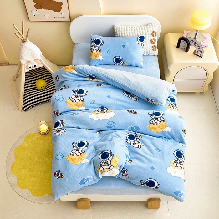 鱼宝 2025新款小版牛奶绒幼儿园套件 月球宇航员