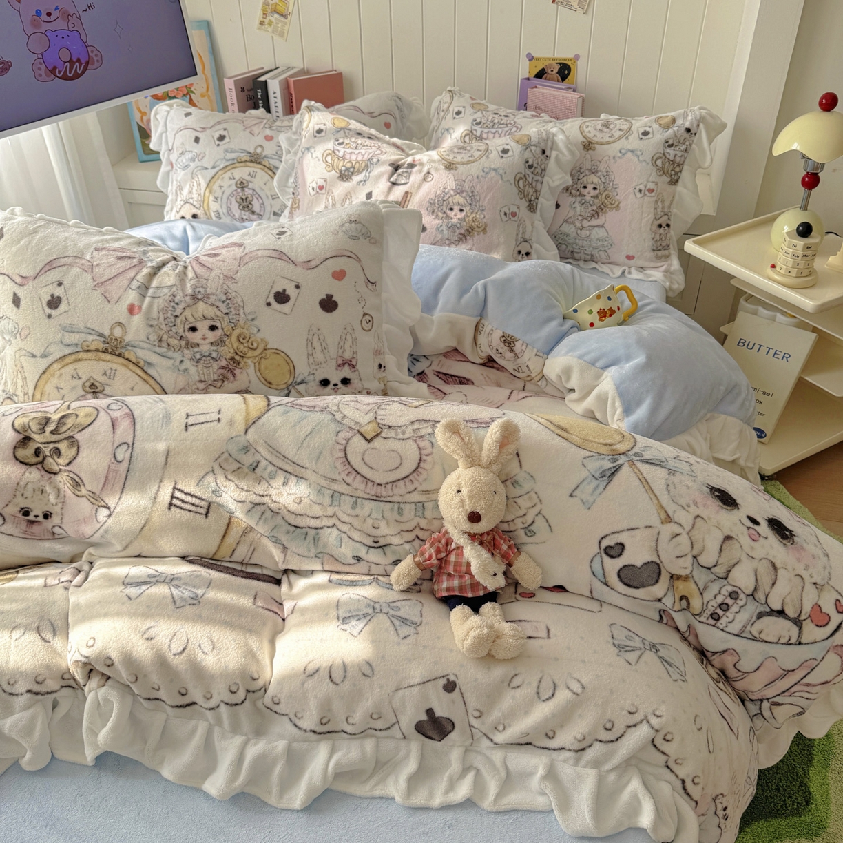 91家纺网 家纺一手货源 找家纺 希诺家居 2025新款牛奶绒花边原创专版洛丽塔风少女心萝莉风大版牛奶绒四件套被套 牛奶绒-爱丽丝