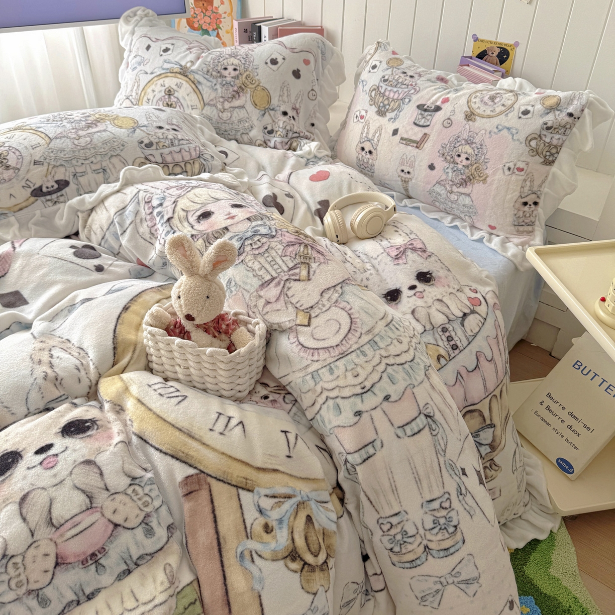 91家纺网 家纺一手货源 找家纺 希诺家居 2025新款牛奶绒花边原创专版洛丽塔风少女心萝莉风大版牛奶绒四件套被套 牛奶绒-爱丽丝