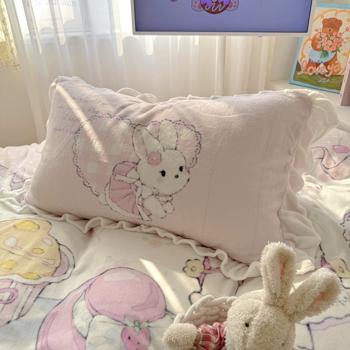 91家纺网 家纺一手货源 找家纺 希诺家居 2025新款牛奶绒花边原创专版洛丽塔风少女心萝莉风大版牛奶绒四件套被套 牛奶绒-春日出逃