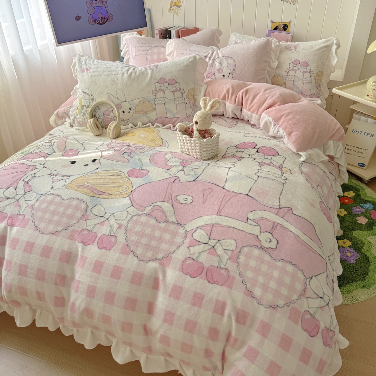 91家纺网 家纺一手货源 找家纺 希诺家居 2025新款牛奶绒花边原创专版洛丽塔风少女心萝莉风大版牛奶绒四件套被套 牛奶绒-春日出逃