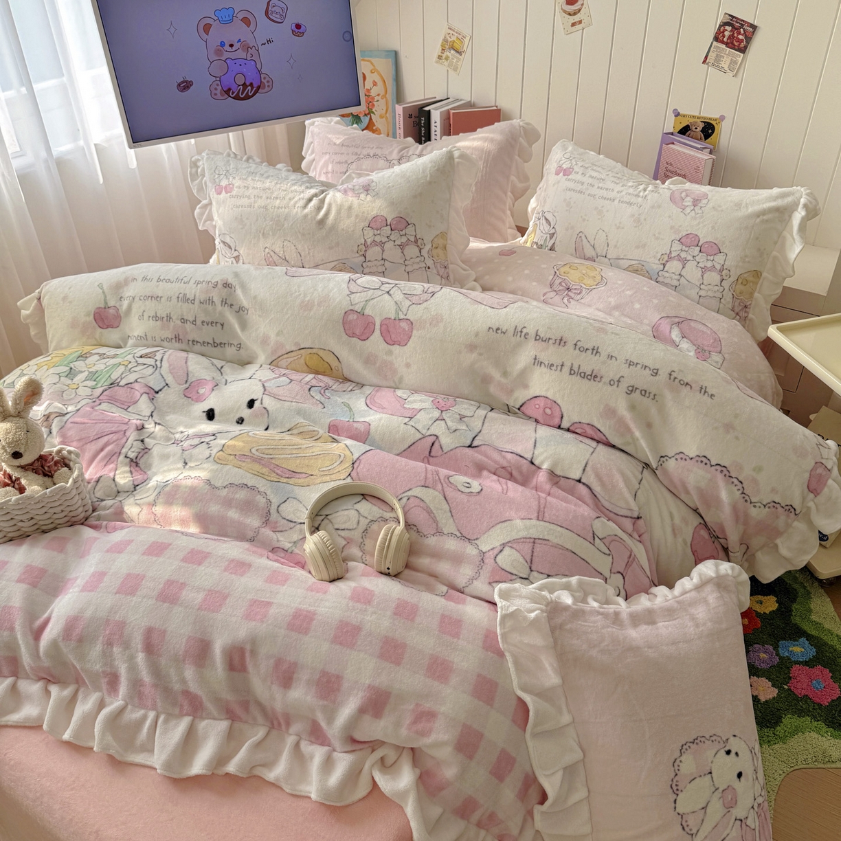 91家纺网 家纺一手货源 找家纺 希诺家居 2025新款牛奶绒花边原创专版洛丽塔风少女心萝莉风大版牛奶绒四件套被套 牛奶绒-春日出逃