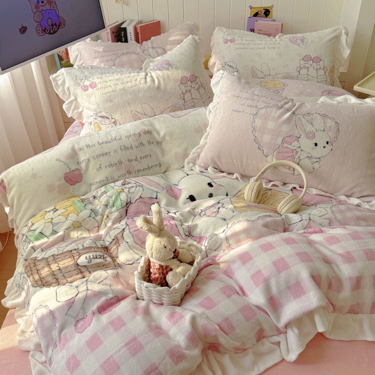 91家纺网 家纺一手货源 找家纺 希诺家居 2025新款牛奶绒花边原创专版洛丽塔风少女心萝莉风大版牛奶绒四件套被套 牛奶绒-春日出逃