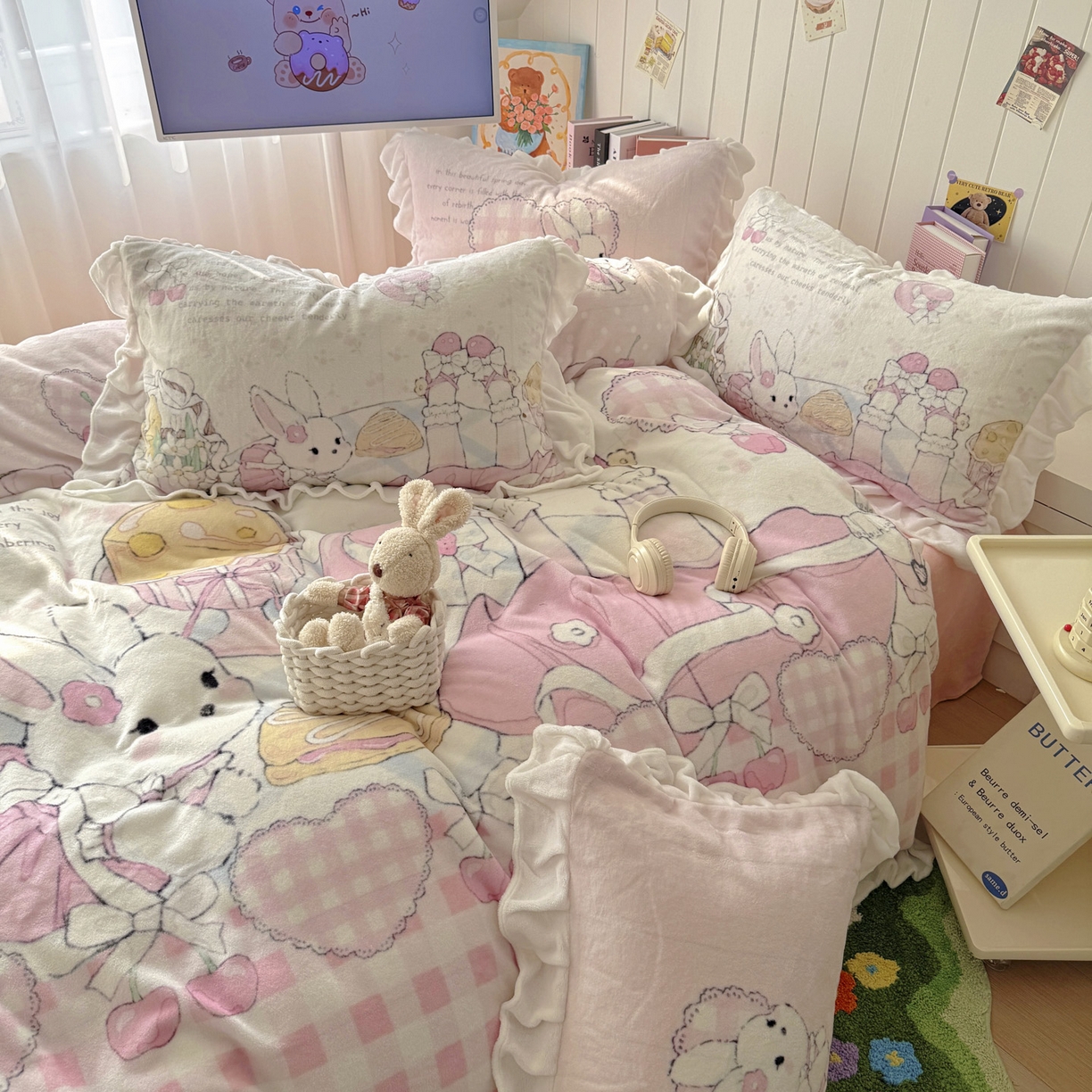 91家纺网 家纺一手货源 找家纺 希诺家居 2025新款牛奶绒花边原创专版洛丽塔风少女心萝莉风大版牛奶绒四件套被套 牛奶绒-春日出逃