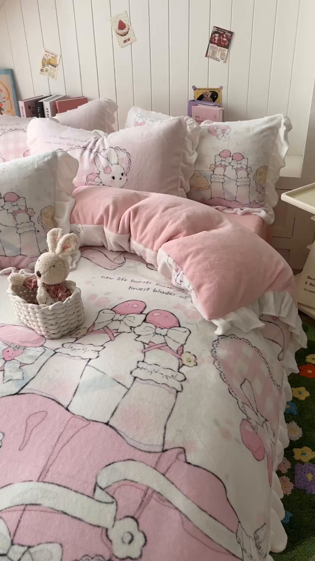 91家纺网 家纺一手货源 找家纺 希诺家居 2025新款牛奶绒花边原创专版洛丽塔风少女心萝莉风大版牛奶绒四件套被套 牛奶绒-春日出逃