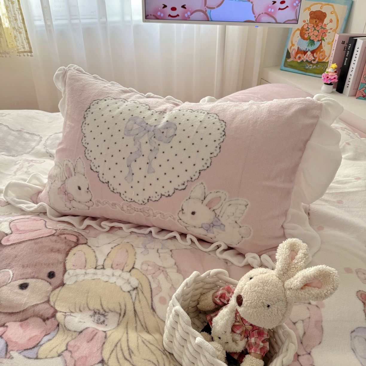 91家纺网 家纺一手货源 找家纺 希诺家居 2025新款牛奶绒花边原创专版洛丽塔风少女心萝莉风大版牛奶绒四件套被套 牛奶绒-告白序曲