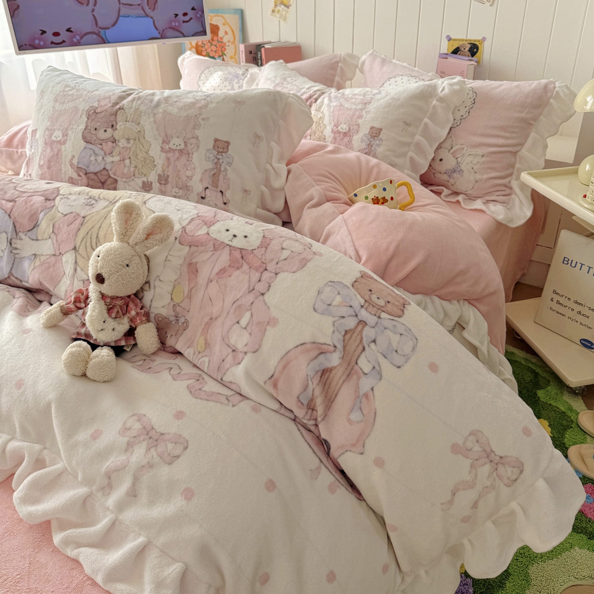 91家纺网 家纺一手货源 找家纺 希诺家居 2025新款牛奶绒花边原创专版洛丽塔风少女心萝莉风大版牛奶绒四件套被套 牛奶绒-告白序曲