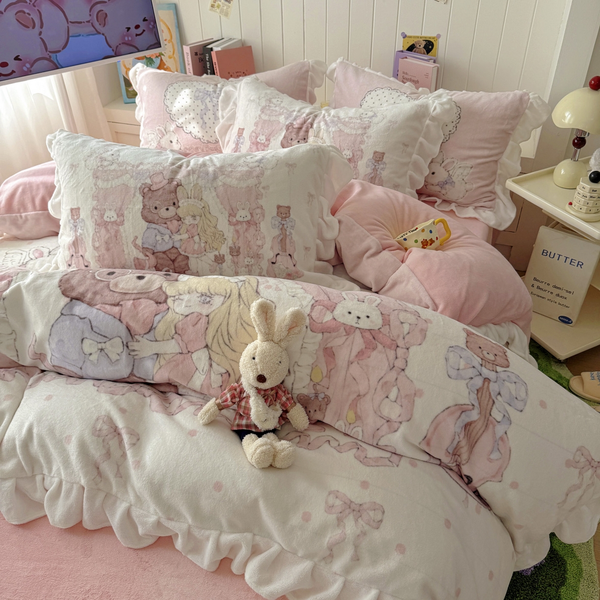 91家纺网 家纺一手货源 找家纺 希诺家居 2025新款牛奶绒花边原创专版洛丽塔风少女心萝莉风大版牛奶绒四件套被套 牛奶绒-告白序曲