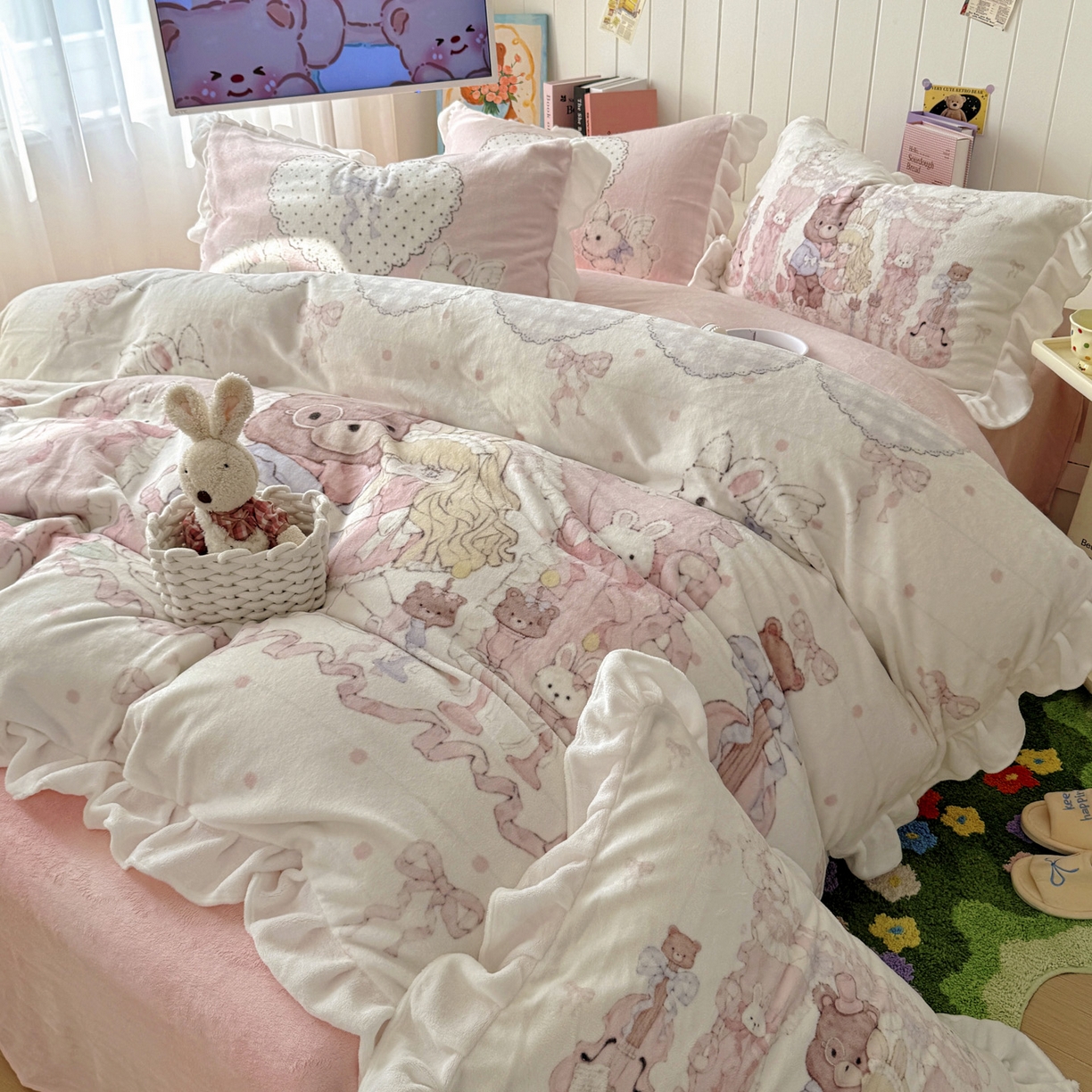 91家纺网 家纺一手货源 找家纺 希诺家居 2025新款牛奶绒花边原创专版洛丽塔风少女心萝莉风大版牛奶绒四件套被套 牛奶绒-告白序曲