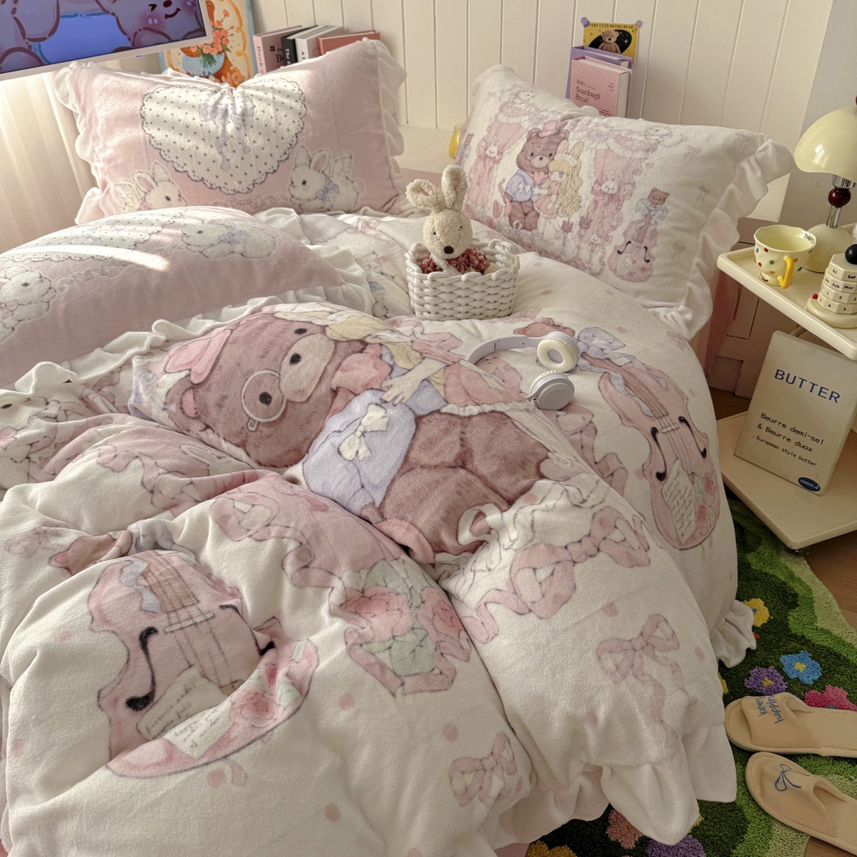 91家纺网 家纺一手货源 找家纺 希诺家居 2025新款牛奶绒花边原创专版洛丽塔风少女心萝莉风大版牛奶绒四件套被套 牛奶绒-告白序曲