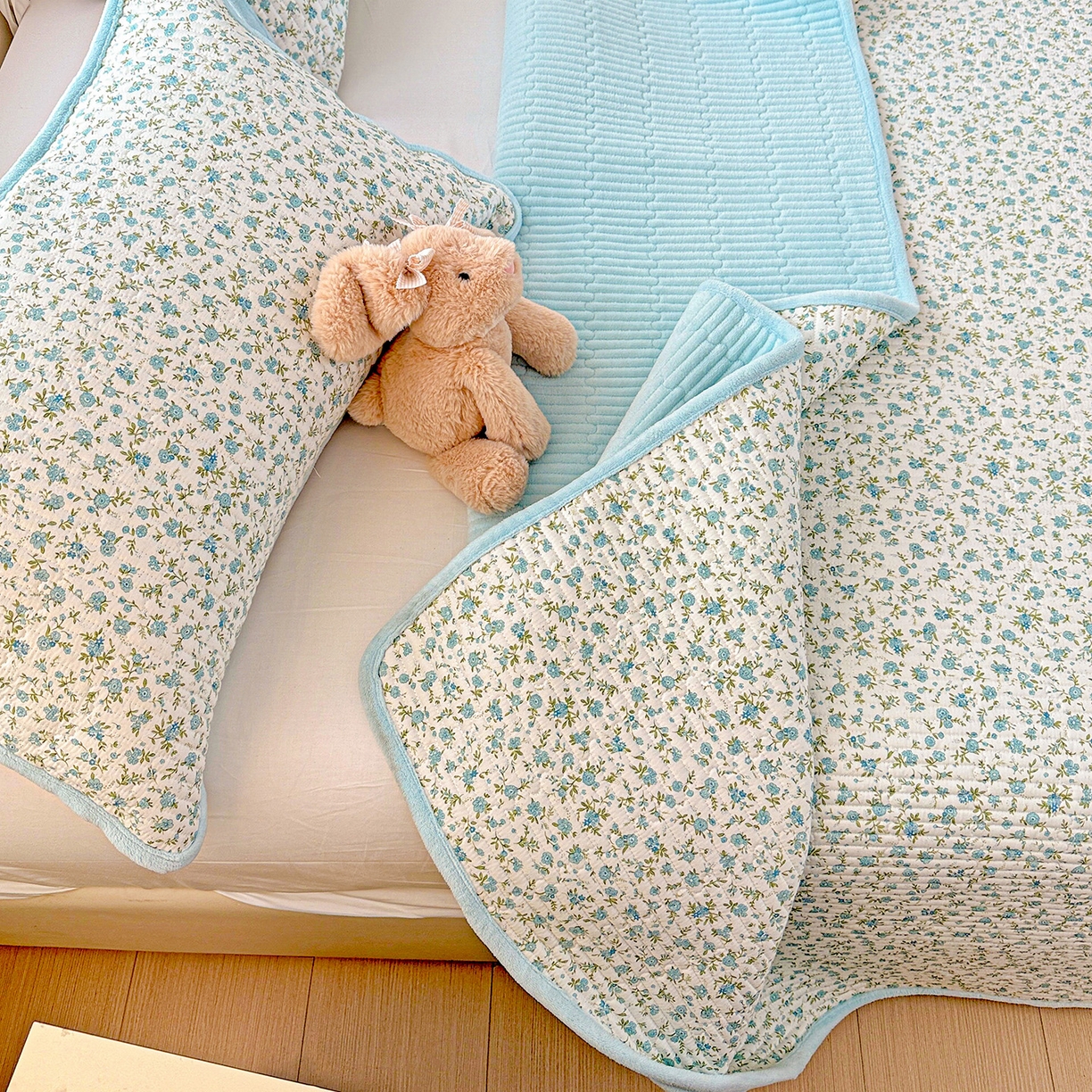 91家纺网 家纺一手货源 找家纺 恒尚居 2025新款全棉牛奶绒床盖四季可用纯棉夹棉床单床褥垫三件套-秋冬款系列二 蓝韵【A纯棉-B牛奶绒】