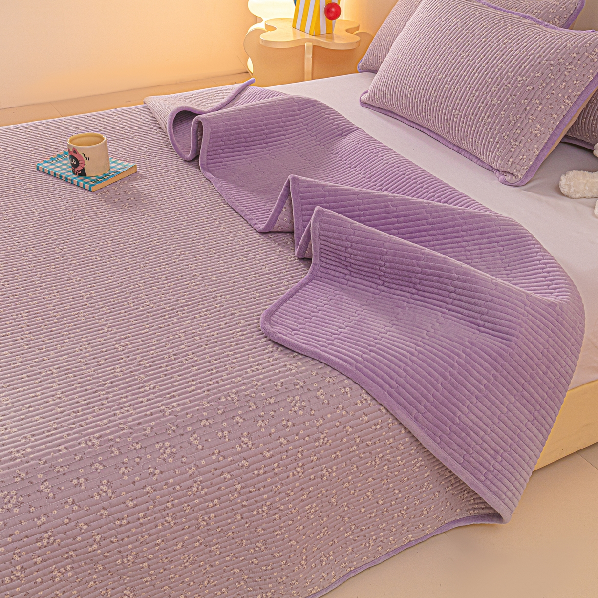 91家纺网 家纺一手货源 找家纺 恒尚居 2025新款全棉牛奶绒床盖四季可用纯棉夹棉床单床褥垫三件套-秋冬款系列二 花言【A纯棉-B牛奶绒】