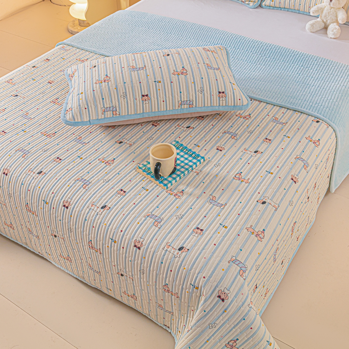 91家纺网 家纺一手货源 找家纺 恒尚居 2025新款全棉牛奶绒床盖四季可用纯棉夹棉床单床褥垫三件套-秋冬款系列二 机灵旺仔【A纯棉-B牛奶绒】