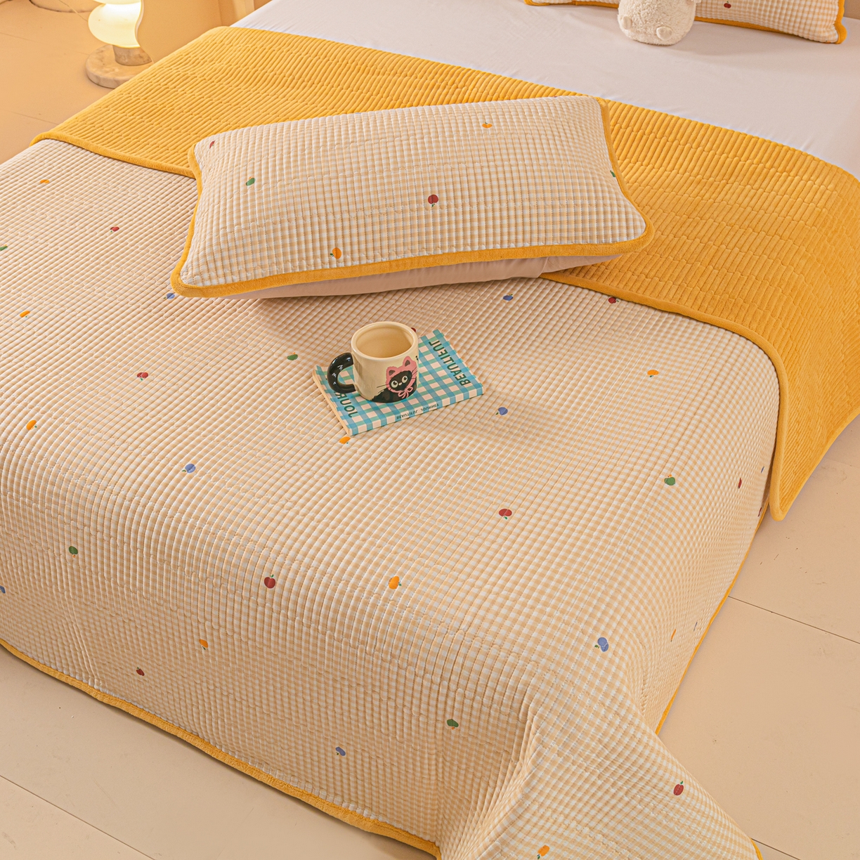 91家纺网 家纺一手货源 找家纺 恒尚居 2025新款全棉牛奶绒床盖四季可用纯棉夹棉床单床褥垫三件套-秋冬款系列二 雨果【A纯棉-B牛奶绒】