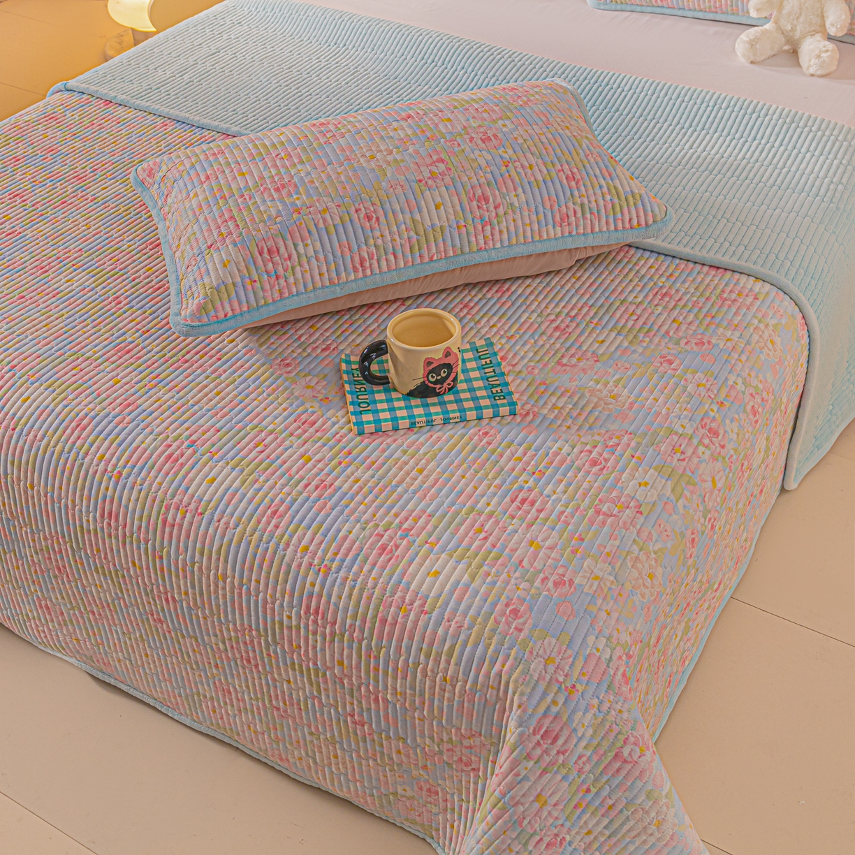 91家纺网 家纺一手货源 找家纺 恒尚居 2025新款全棉牛奶绒床盖四季可用纯棉夹棉床单床褥垫三件套-秋冬款系列二 梦幻【A纯棉-B牛奶绒】