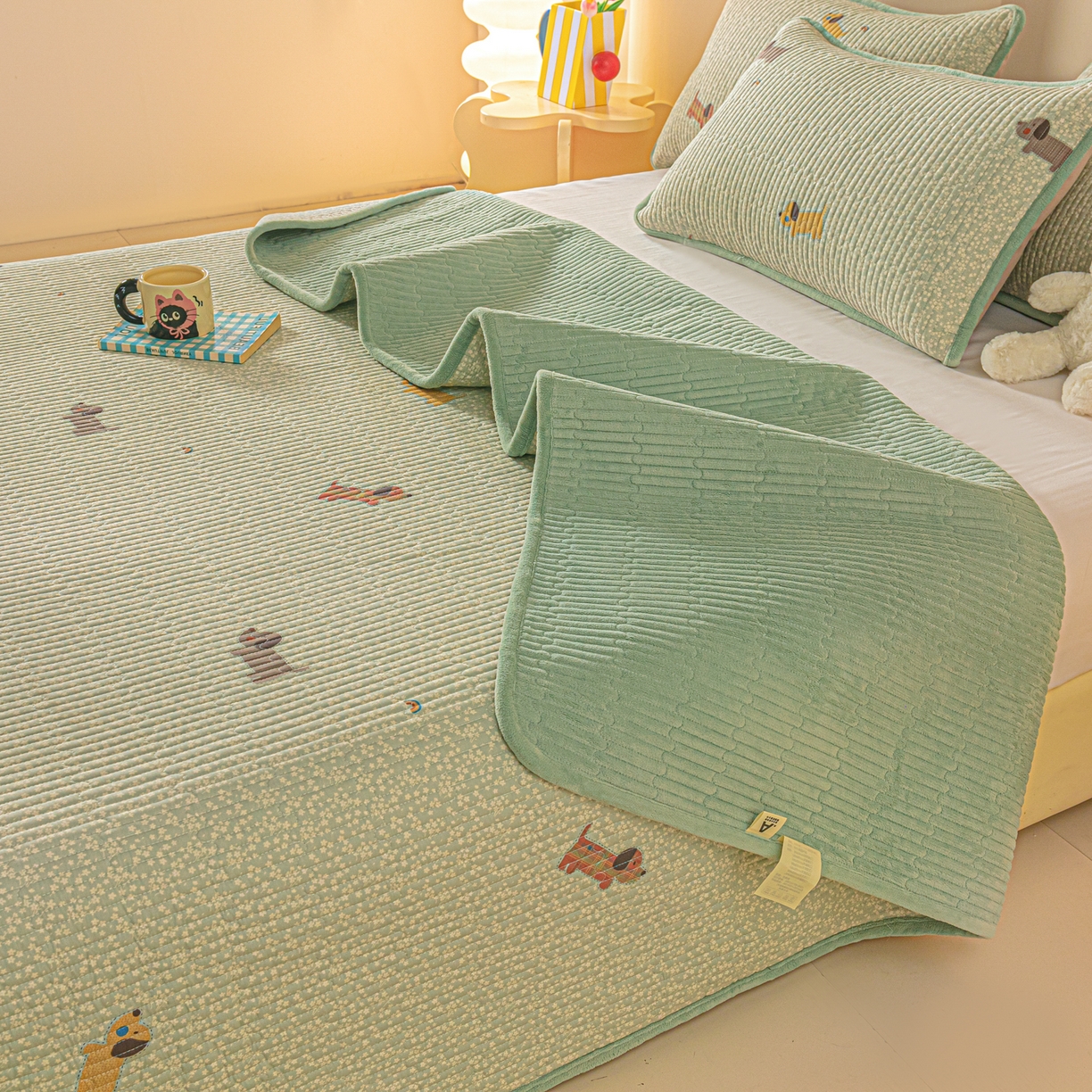 91家纺网 家纺一手货源 找家纺 恒尚居 2025新款全棉牛奶绒床盖四季可用纯棉夹棉床单床褥垫三件套-秋冬款系列二 布丁狗【A纯棉-B牛奶绒】