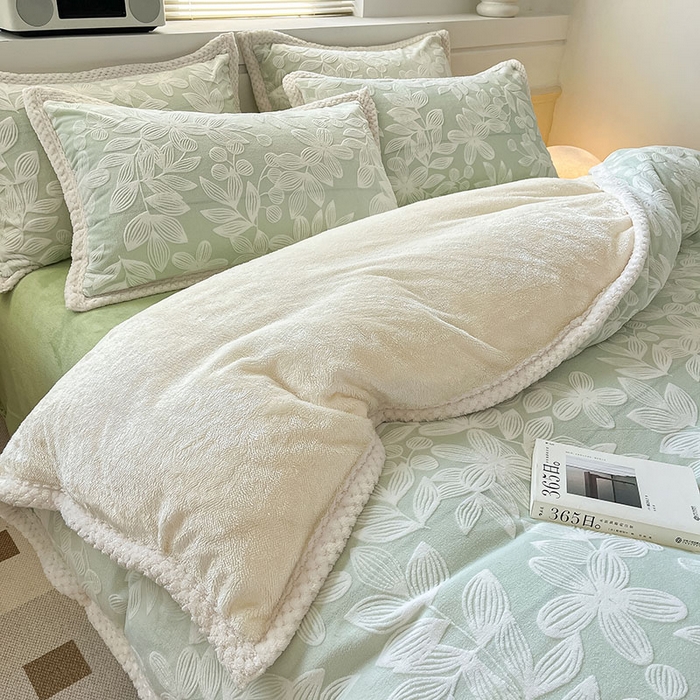 91家纺网 家纺一手货源 找家纺 （总）琪格格纺织 2025新款全消光包边立体简约清新雕花绒四件套