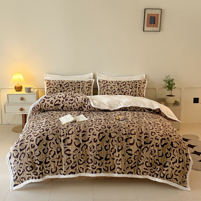 91家纺网 家纺一手货源 找家纺 （总）琪格格纺织 2025新款全消光包边立体简约清新雕花绒四件套