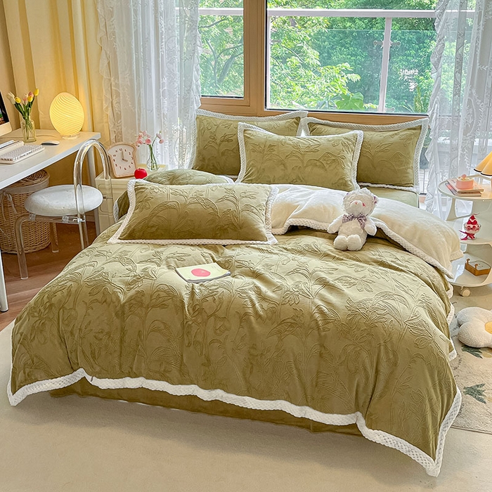 91家纺网 家纺一手货源 找家纺 琪格格纺织 2025新款全消光包边立体简约清新雕花绒四件套 雕花包边- 枝枝叶叶 海棠绿