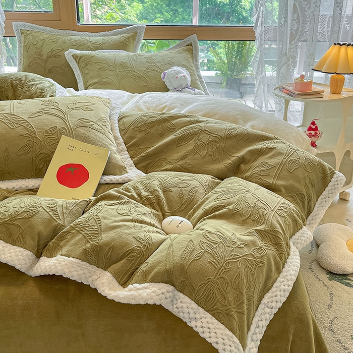 91家纺网 家纺一手货源 找家纺 琪格格纺织 2025新款全消光包边立体简约清新雕花绒四件套 雕花包边- 枝枝叶叶 海棠绿