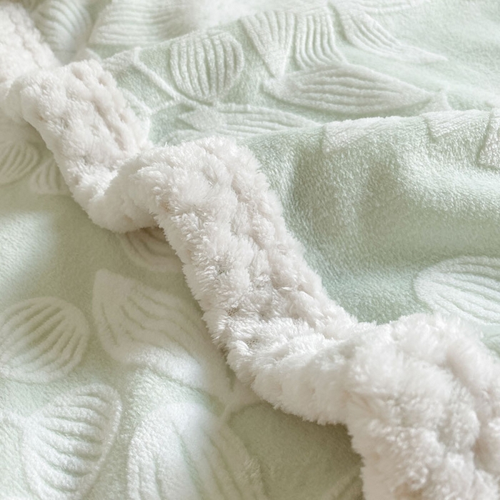 91家纺网 家纺一手货源 找家纺 琪格格纺织 2025新款全消光包边立体简约清新雕花绒四件套 雕花包边-爱在秋冬 浅绿