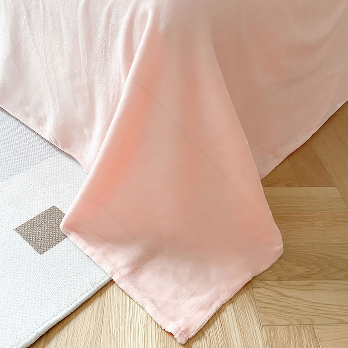 91家纺网 家纺一手货源 找家纺 琪格格纺织 2025新款全消光包边立体简约清新雕花绒四件套 雕花包边-爱在秋冬 樱花粉