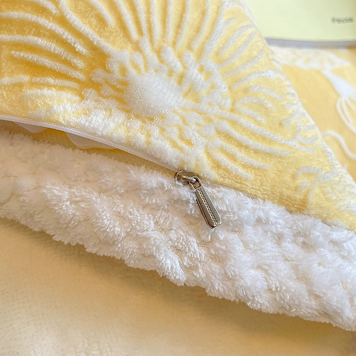 91家纺网 家纺一手货源 找家纺 琪格格纺织 2025新款全消光包边立体简约清新雕花绒四件套 雕花包边-安妮花苑 黄