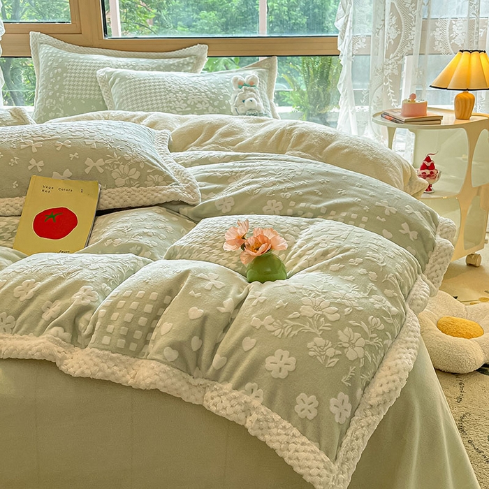 91家纺网 家纺一手货源 找家纺 琪格格纺织 2025新款全消光包边立体简约清新雕花绒四件套 雕花包边-阿芙朵 绿