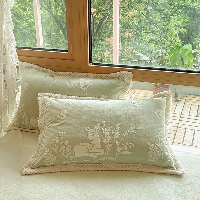 91家纺网 家纺一手货源 找家纺 琪格格纺织 2025新款全消光包边立体简约清新雕花绒四件套 雕花包边-花丛小鹿 绿