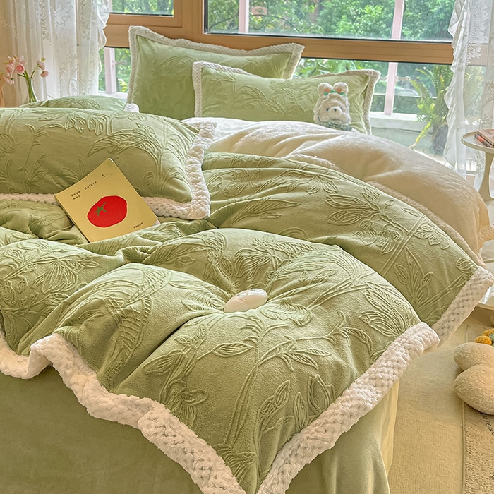 91家纺网 家纺一手货源 找家纺 琪格格纺织 2025新款全消光包边立体简约清新雕花绒四件套 雕花包边-枝枝叶叶 浅绿