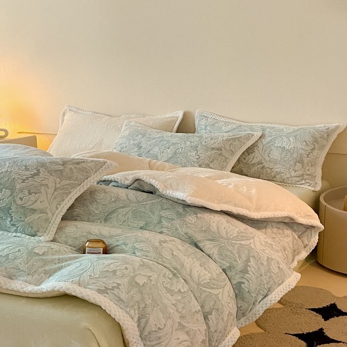 91家纺网 家纺一手货源 找家纺 琪格格纺织 2025新款全消光包边立体简约清新雕花绒四件套 雕花包边绒-叶之恋青