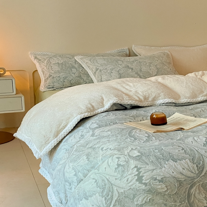 91家纺网 家纺一手货源 找家纺 琪格格纺织 2025新款全消光包边立体简约清新雕花绒四件套 雕花包边绒-叶之恋青