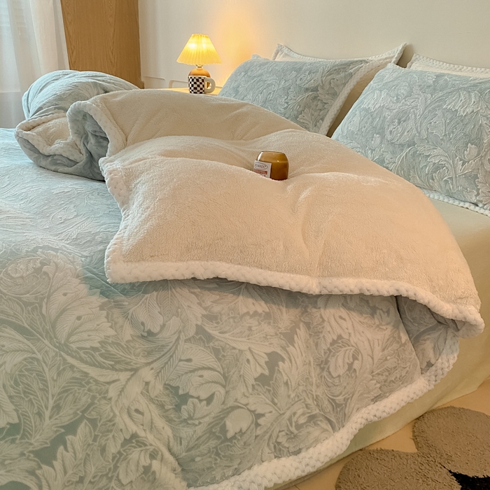 91家纺网 家纺一手货源 找家纺 琪格格纺织 2025新款全消光包边立体简约清新雕花绒四件套 雕花包边绒-叶之恋青