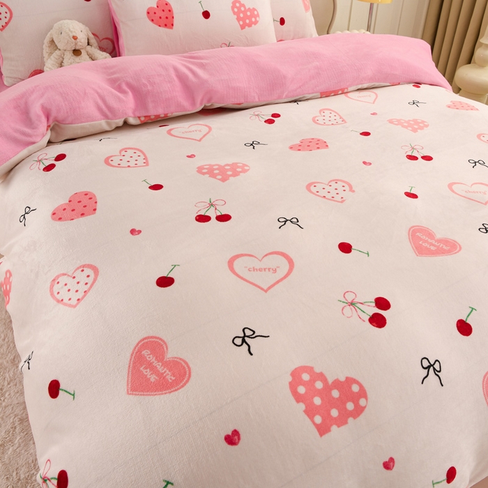 91家纺网 家纺一手货源 找家纺 千姿坊 2025新款A类牛奶绒印花四件套小清新款 4粉爱心