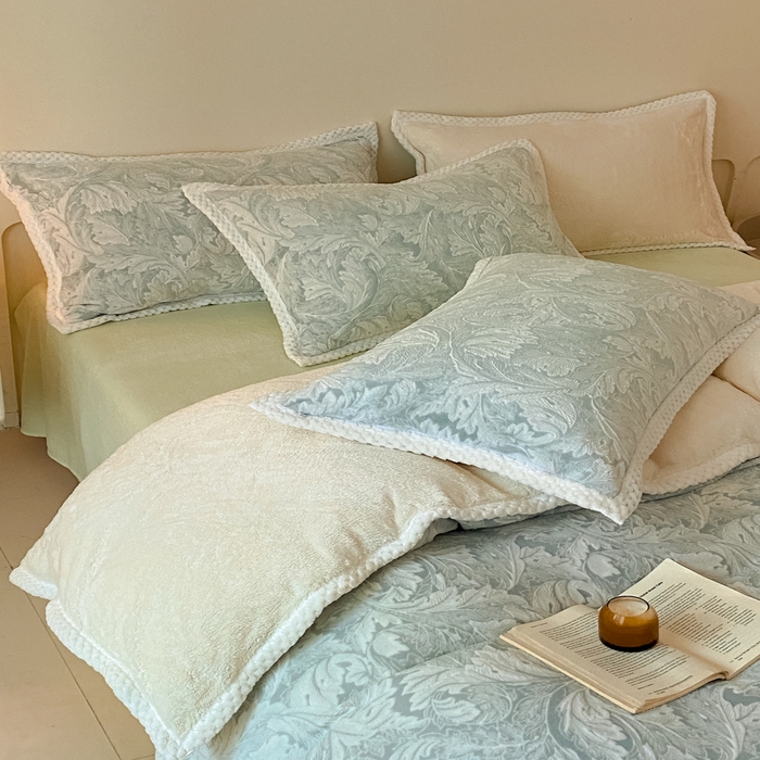 91家纺网 家纺一手货源 找家纺 琪格格纺织 2025新款全消光包边立体简约清新雕花绒四件套 雕花包边绒-叶之恋青