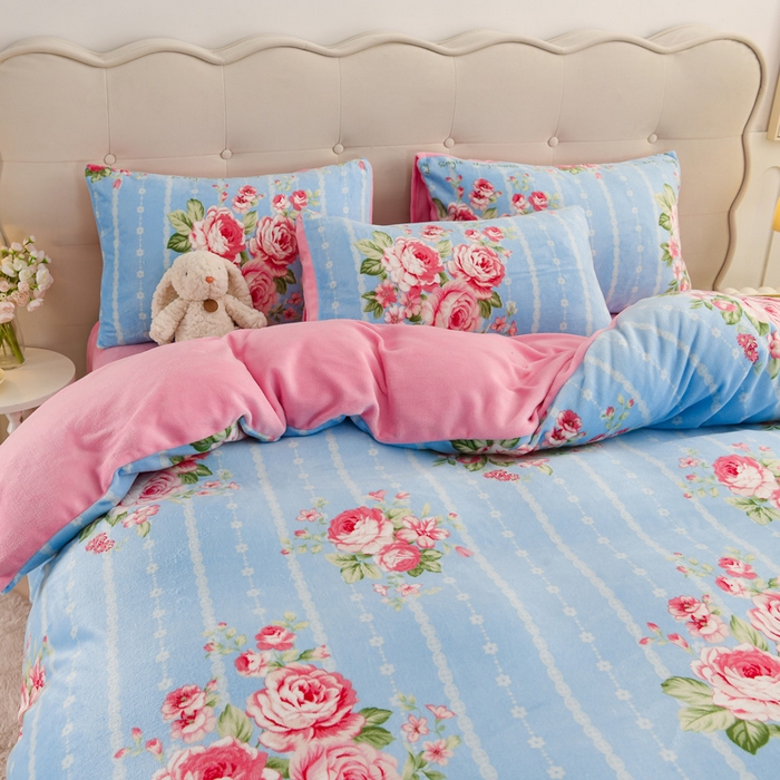 91家纺网 家纺一手货源 找家纺 千姿坊 2025新款A类牛奶绒印花四件套小清新款 5浅蓝玫瑰