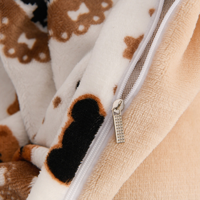 91家纺网 家纺一手货源 找家纺 千姿坊 2025新款A类牛奶绒印花四件套小清新款 8格纹小熊