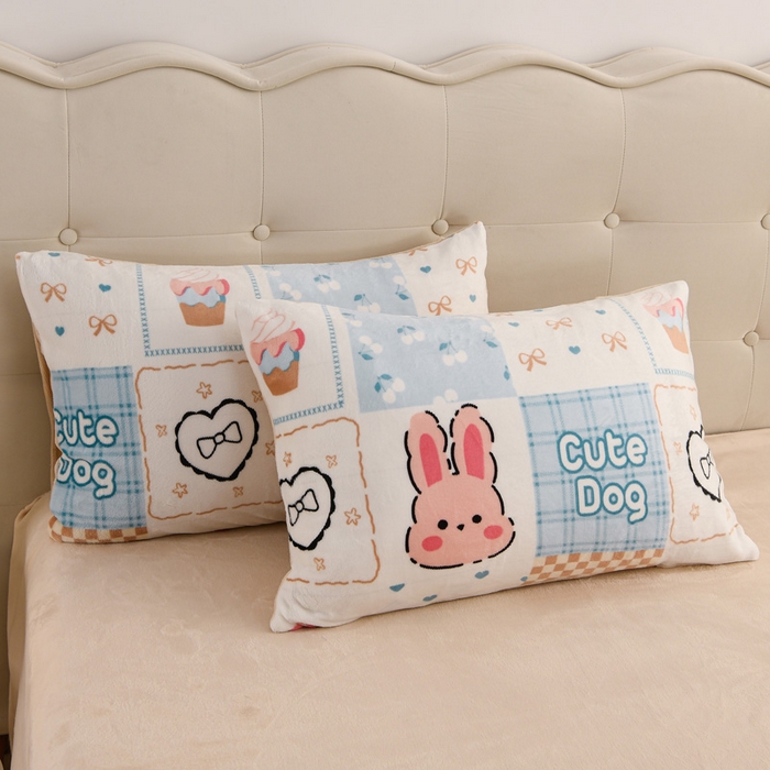 91家纺网 家纺一手货源 找家纺 千姿坊 2025新款A类牛奶绒印花四件套小清新款 9萌宠小窝