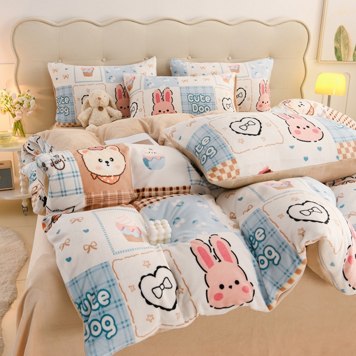 91家纺网 家纺一手货源 找家纺 千姿坊 2025新款A类牛奶绒印花四件套小清新款 9萌宠小窝