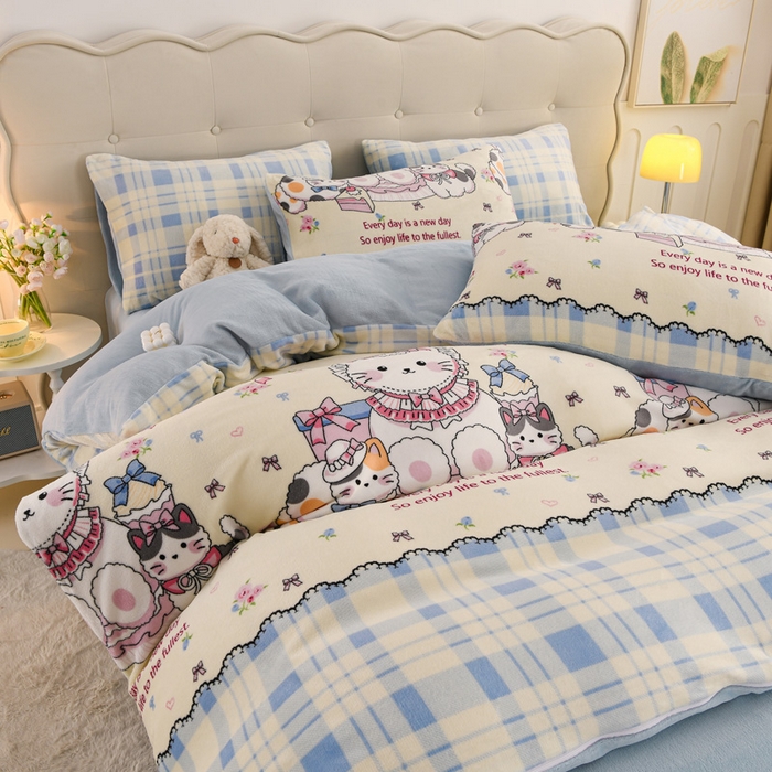 91家纺网 家纺一手货源 找家纺 千姿坊 2025新款A类牛奶绒印花四件套小清新款 10喵格童话