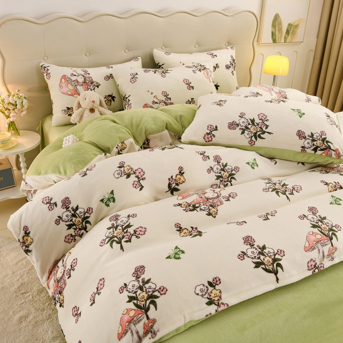 91家纺网 家纺一手货源 找家纺 千姿坊 2025新款A类牛奶绒印花四件套小清新款 12蘑花仙踪