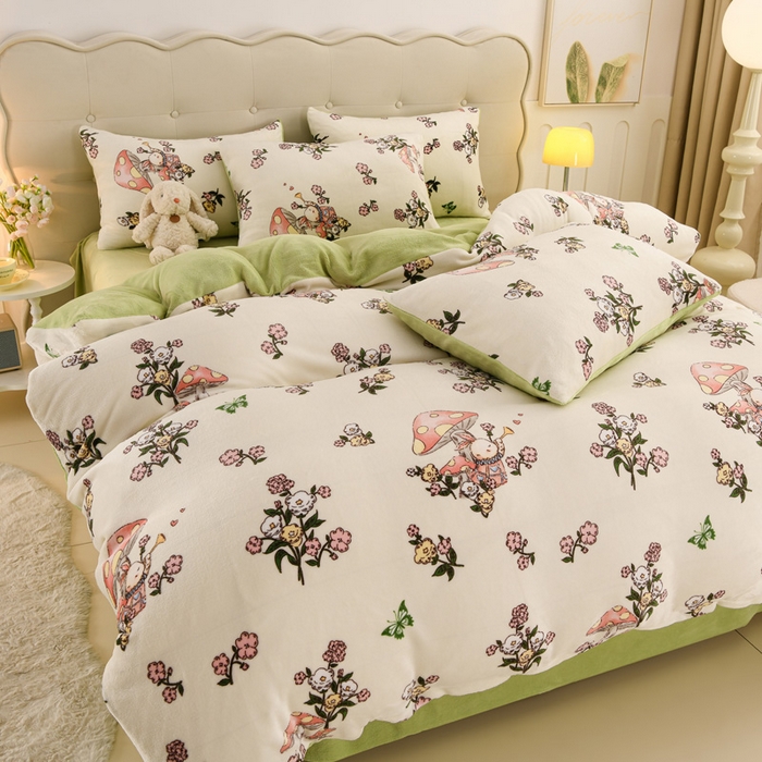 91家纺网 家纺一手货源 找家纺 千姿坊 2025新款A类牛奶绒印花四件套小清新款 12蘑花仙踪