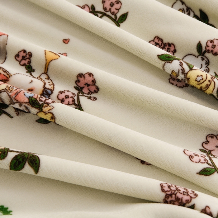 91家纺网 家纺一手货源 找家纺 千姿坊 2025新款A类牛奶绒印花四件套小清新款 12蘑花仙踪