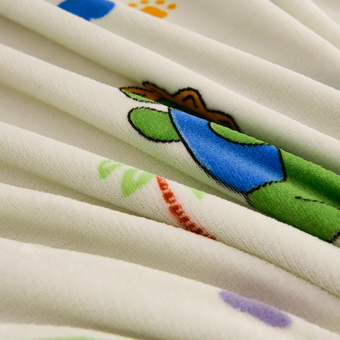 91家纺网 家纺一手货源 找家纺 千姿坊 2025新款A类牛奶绒印花四件套小清新款 13萌龙大冒险