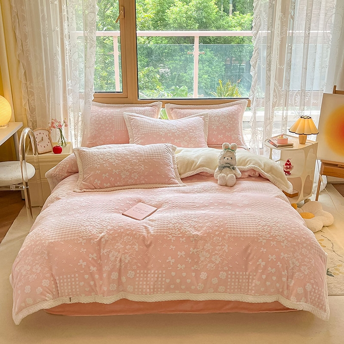 琪格格纺织 2025新款全消光包边立体简约清新雕花绒四件套 雕花包边-阿芙朵 粉