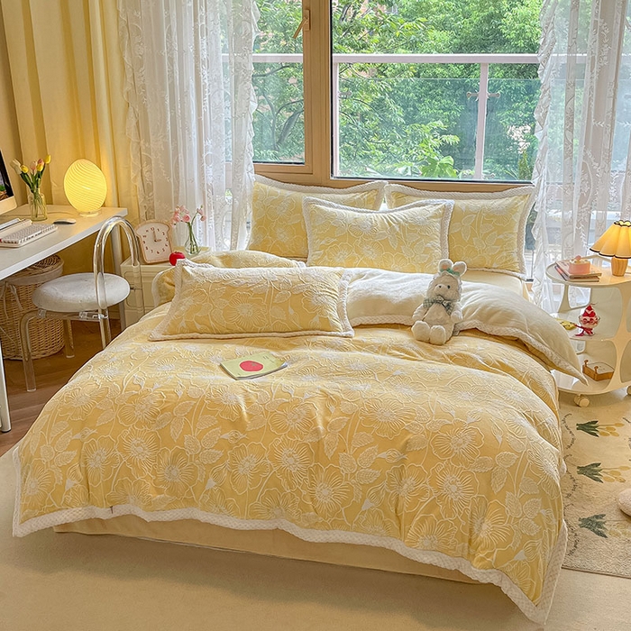 91家纺网 家纺一手货源 找家纺 琪格格纺织 2025新款全消光包边立体简约清新雕花绒四件套 雕花包边-安妮花苑 黄